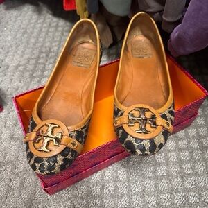 Tory Burch Black and Tan Logo Aaden Leopard Ballet Flats, size 7.5